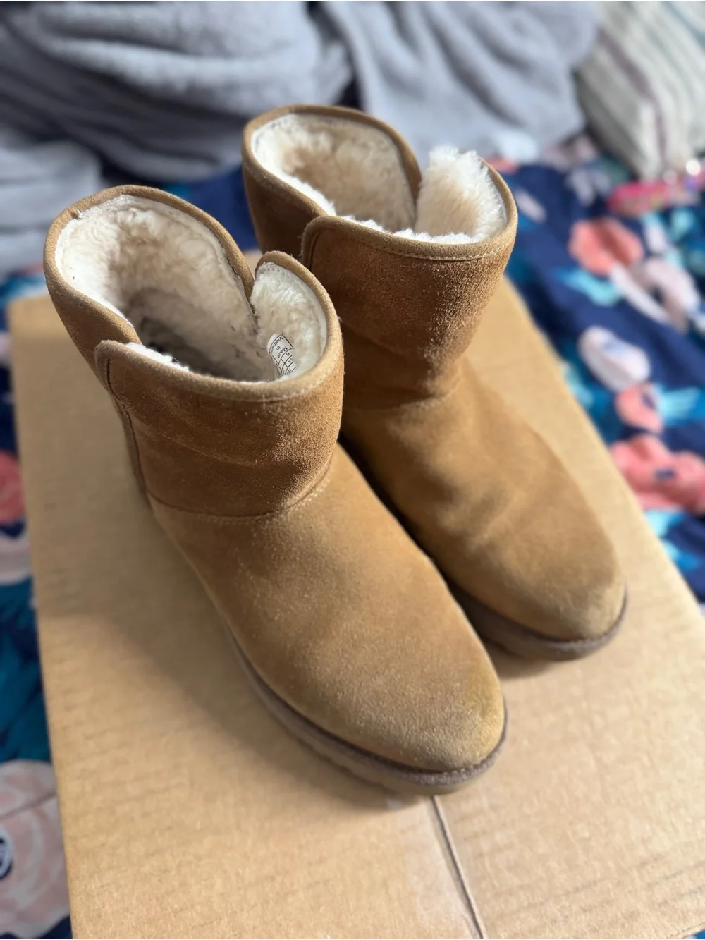 UGG Women’s size 6 Chestnut Suede Boots